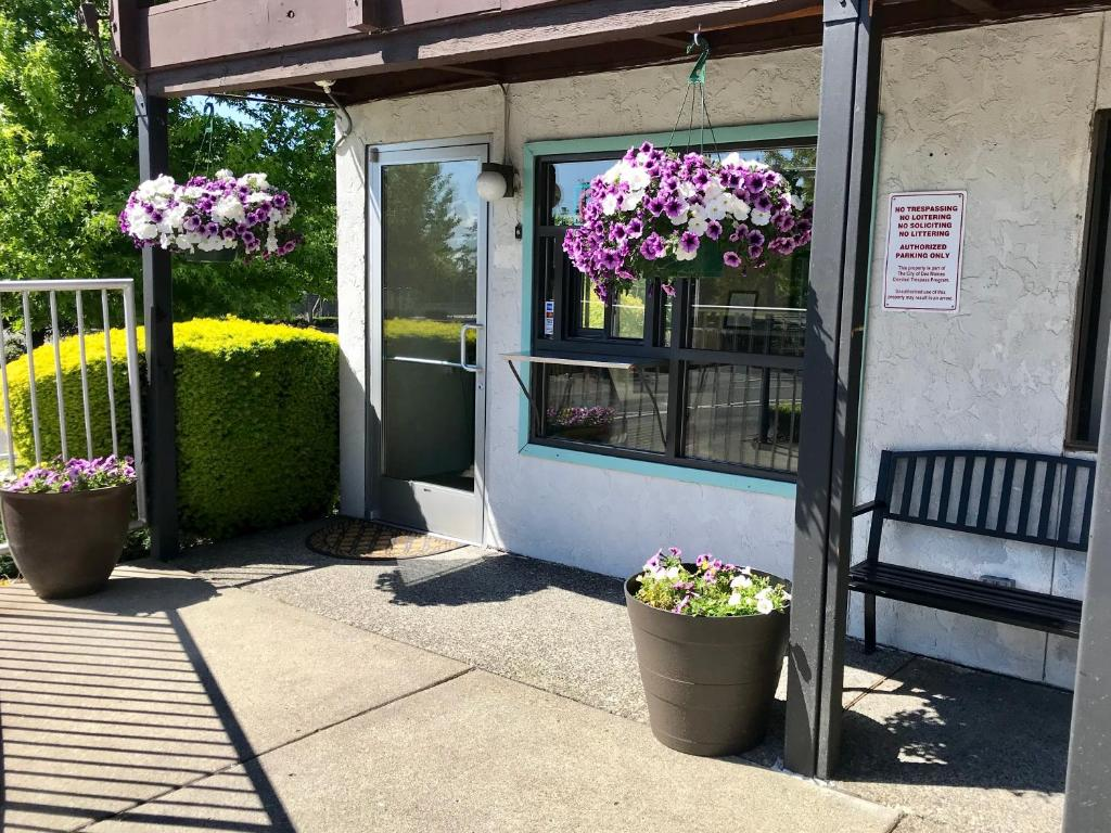 Seattle Airport Best Value Inn & Parking Exterior